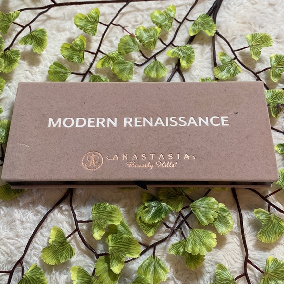 Random eyeshadow pallets - Picture 11 of 12